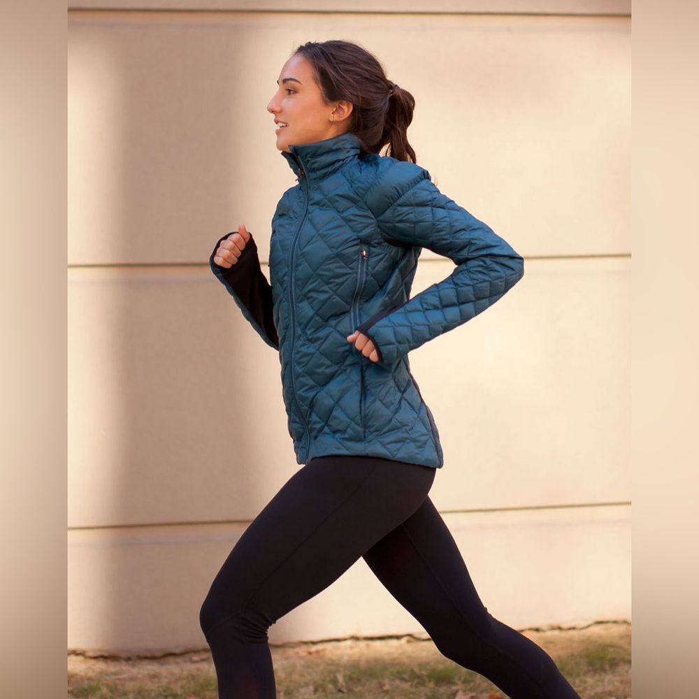 Lululemon Run: Turn Around Jacket in Alberta Lake / Black